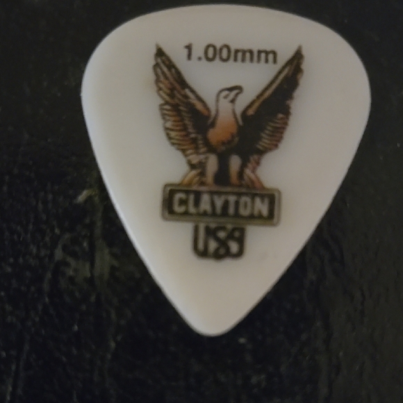 White Guitar Pick - Picture 1 of 2